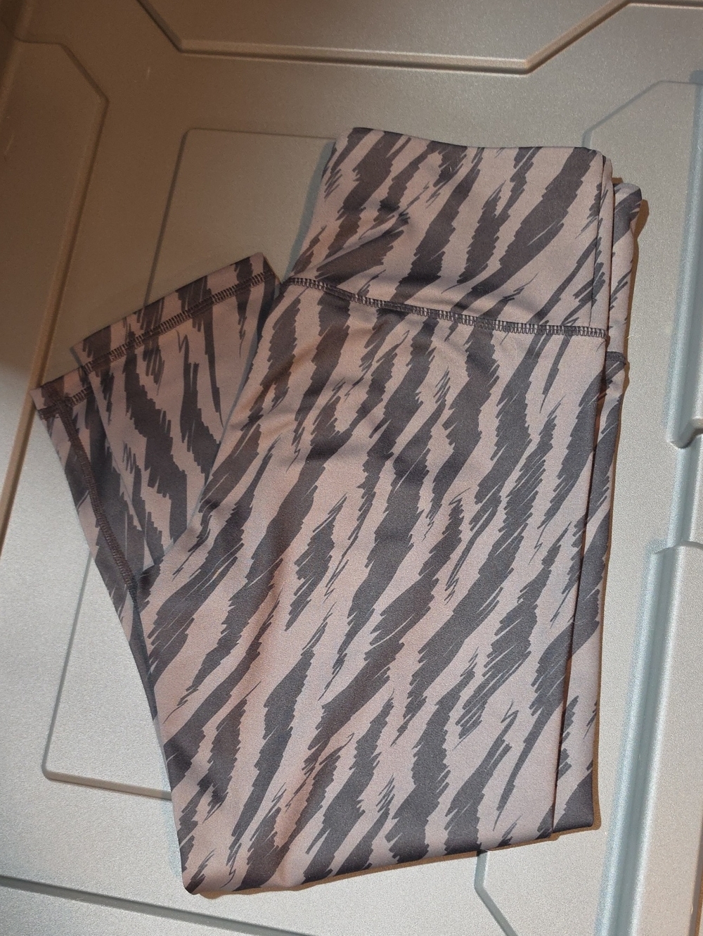 ZYIA Women's Zebra-Stripe Leggings - Gray/Taupe